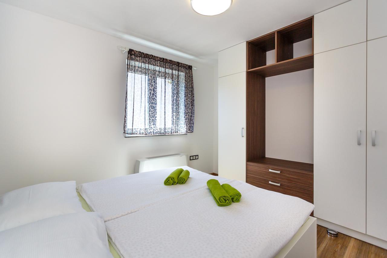 Apartments Vlado Крк Екстер'єр фото